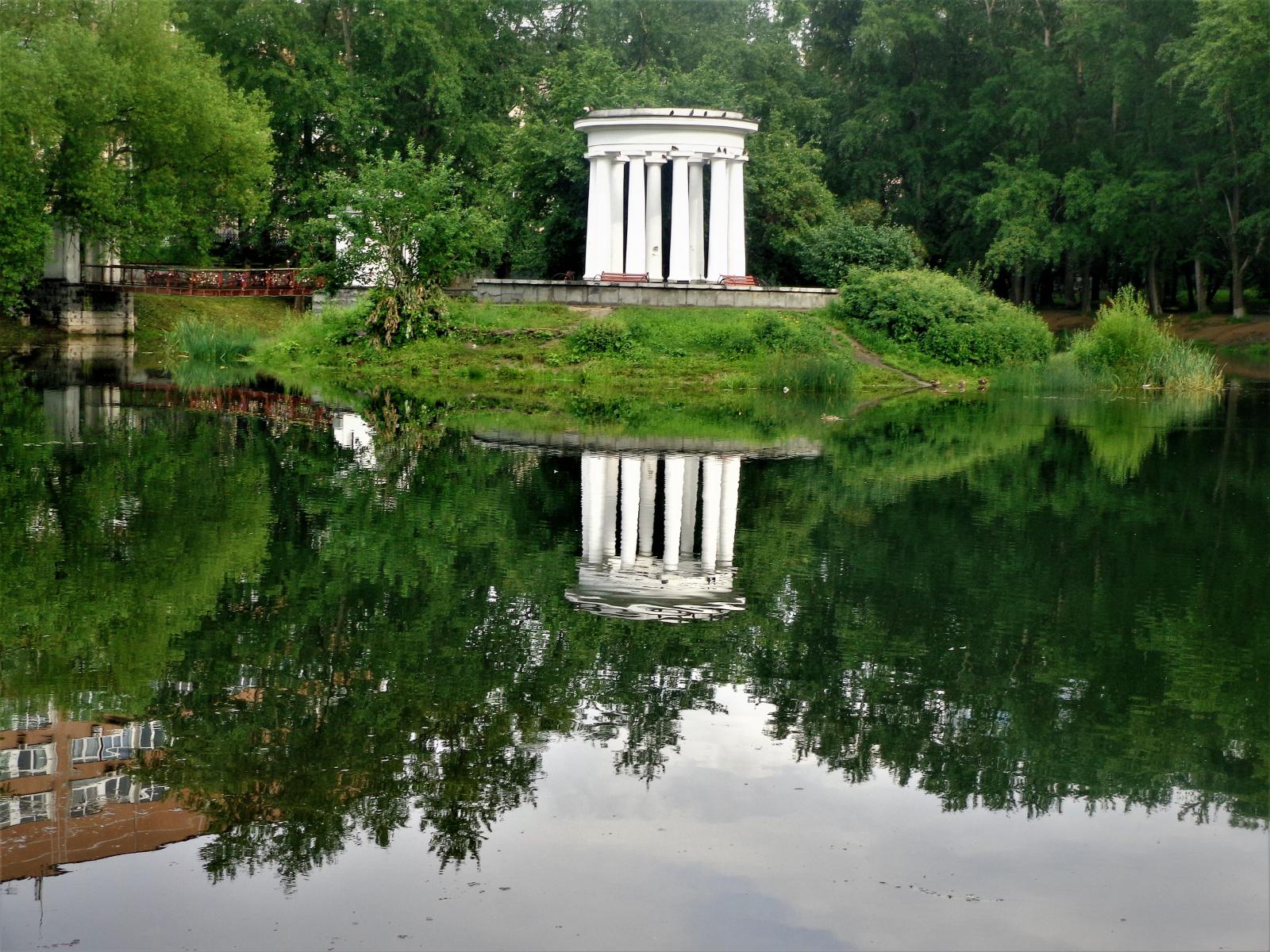 Харитоновский сад. Ротонда Харитоновский парк. Харитоновский парк ЕКБ. Харитоновский сад Екатеринбург. Ротонда в Харитоновском парке Екатеринбург.